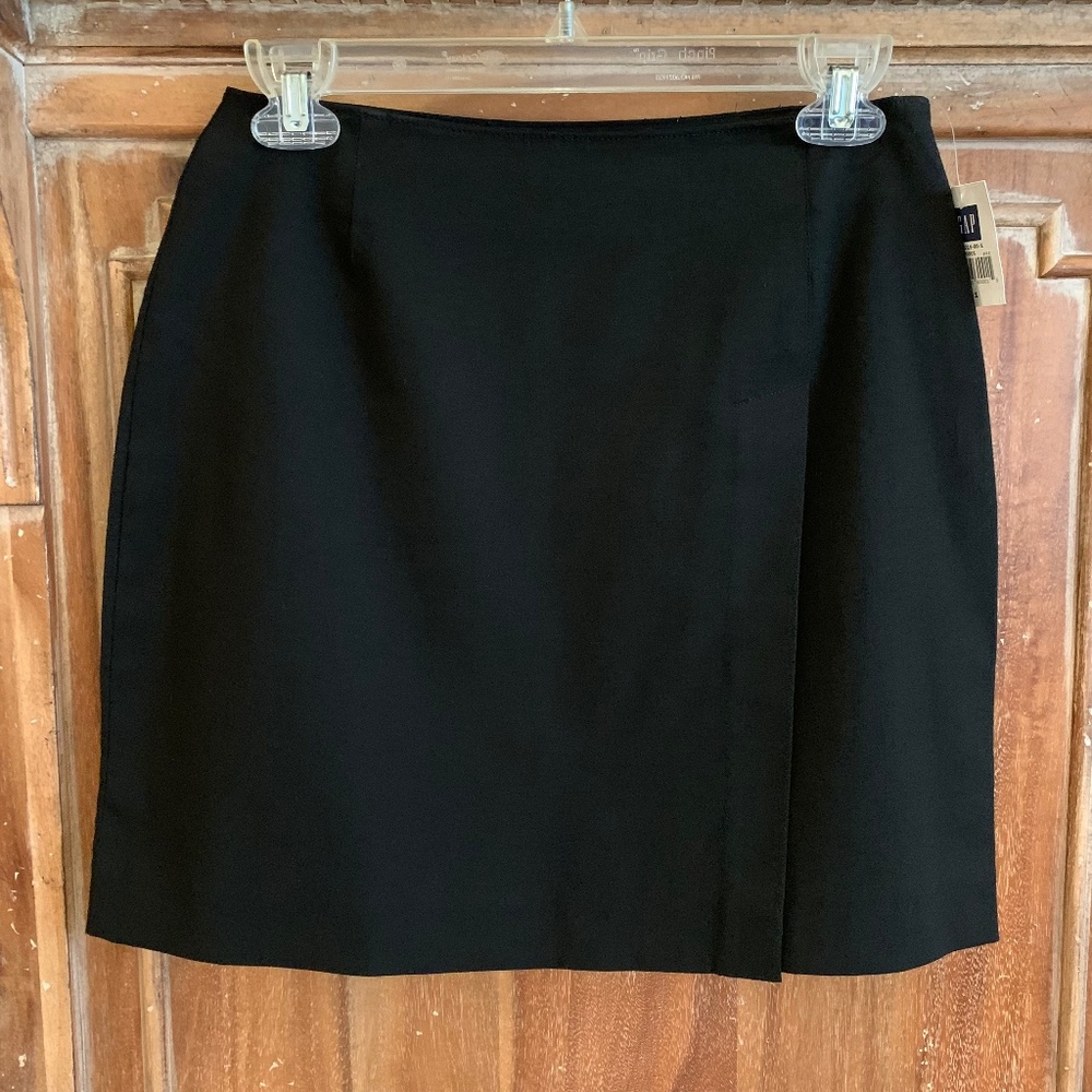 GAP Factory Stretch Black Mini Skirt With Front Pleat Size 1